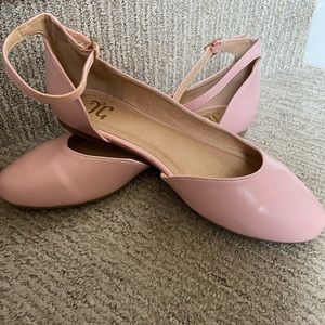 Womens size 8 1/2 JG pink ballet flats new never worn with ankle wrap